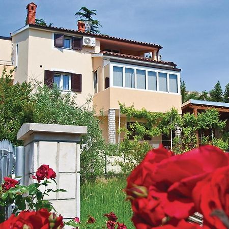 Cozy Apartment In Pula With Kitchen Exterior photo