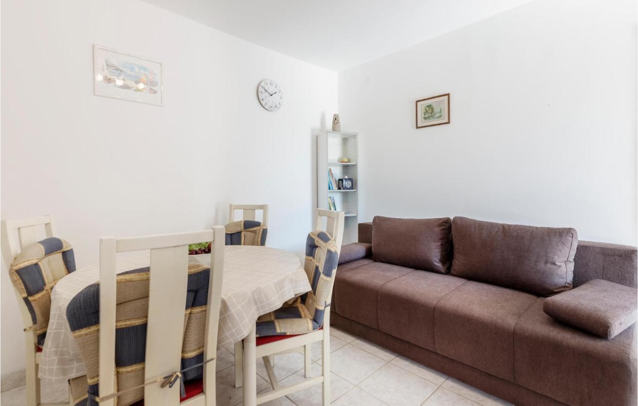 Cozy Apartment In Pula With Kitchen Exterior photo